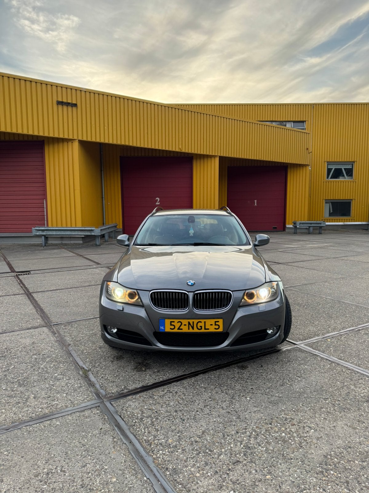 BMW 3-Serie 2.0 318 I Touring 2010 Grijs, Achterwielaandrijving, Origineel Nederlands, Handgeschakeld, Particulier