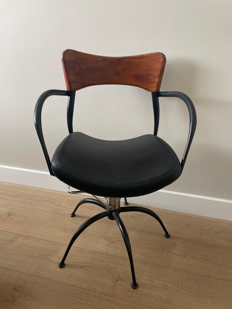 Op hoogte verstelbare vintage kappersstoel, Huis en Inrichting, Ophalen, Gebruikt, Zwart, Eén