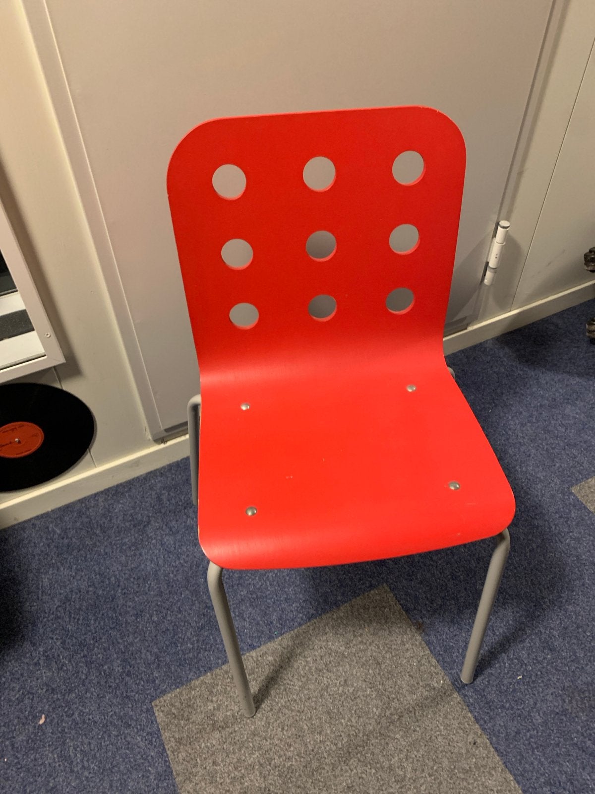 Rode stoel ikea met gatenpatroon, Gebruikt, Ophalen of Verzenden, Metaal, Eén