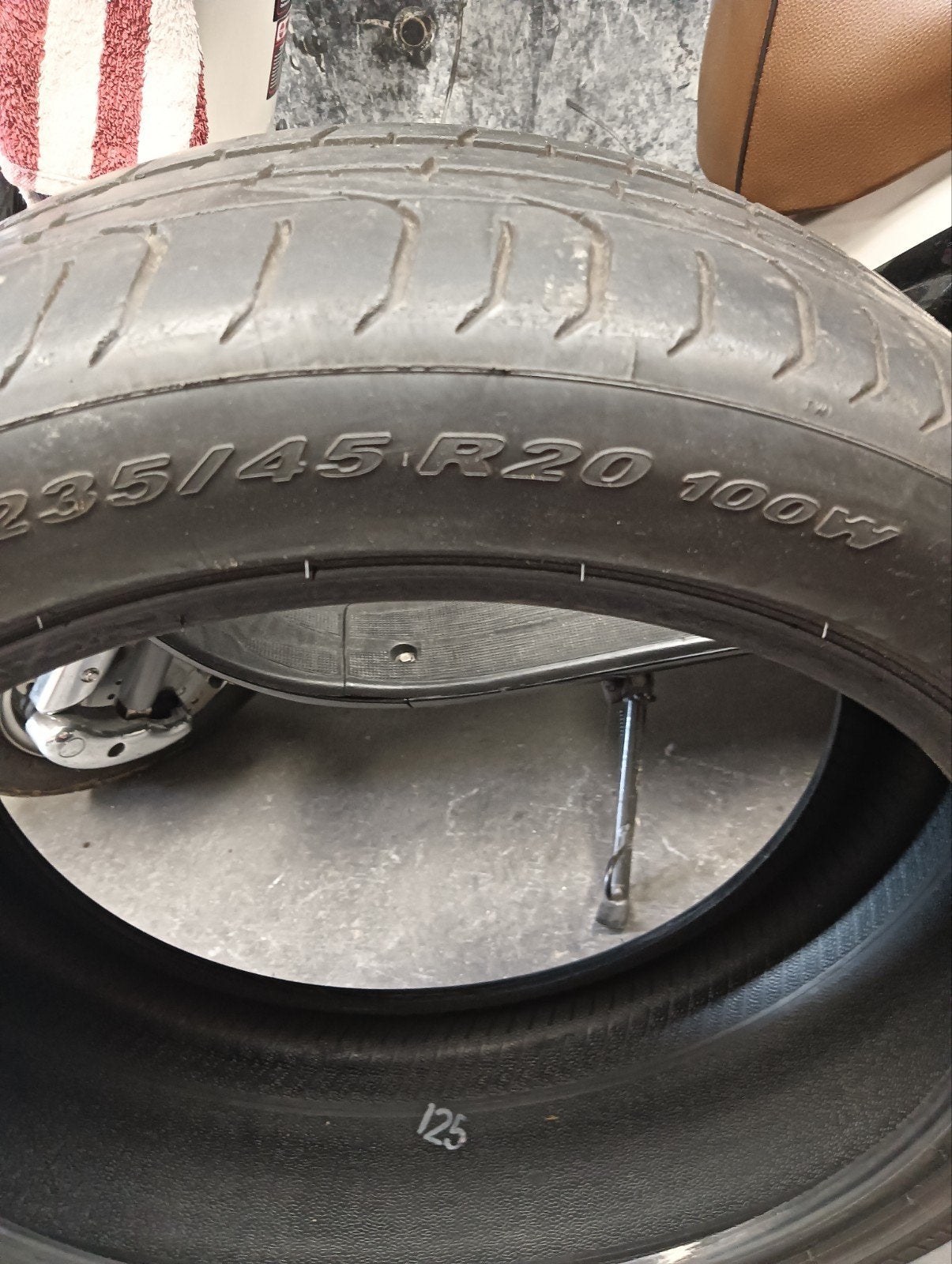 Pirelli P Zero 235/45 R20 100W Zomerbanden 2 stuks   4.5 mm, Ophalen, Gebruikt, 235 mm, Band(en)