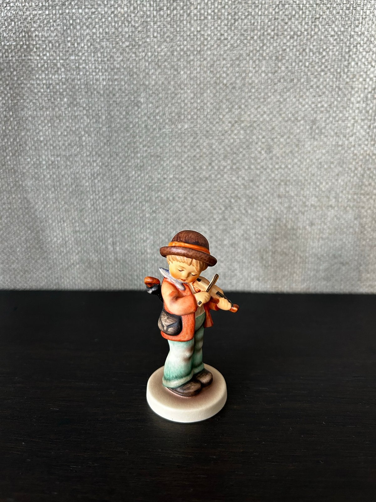 Hummel beeldje "Geigerlein" (Little Fiddler) - Goebel 1984, Verzamelen, Ophalen of Verzenden, Zo goed als nieuw, Hummel