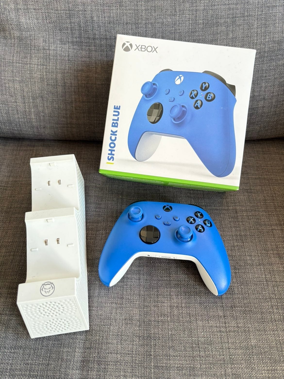 Xbox Shock Blue Controller met oplaadstation en accu, Spelcomputers en Games, Ophalen, Xbox One, Zo goed als nieuw, Controller