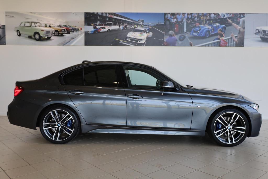 BMW 3 Serie Sedan 318i Executive | M Sport | 19 inch | M Spo, 12 maanden, Gebruikt, Origineel Nederlands, 3 cilinders