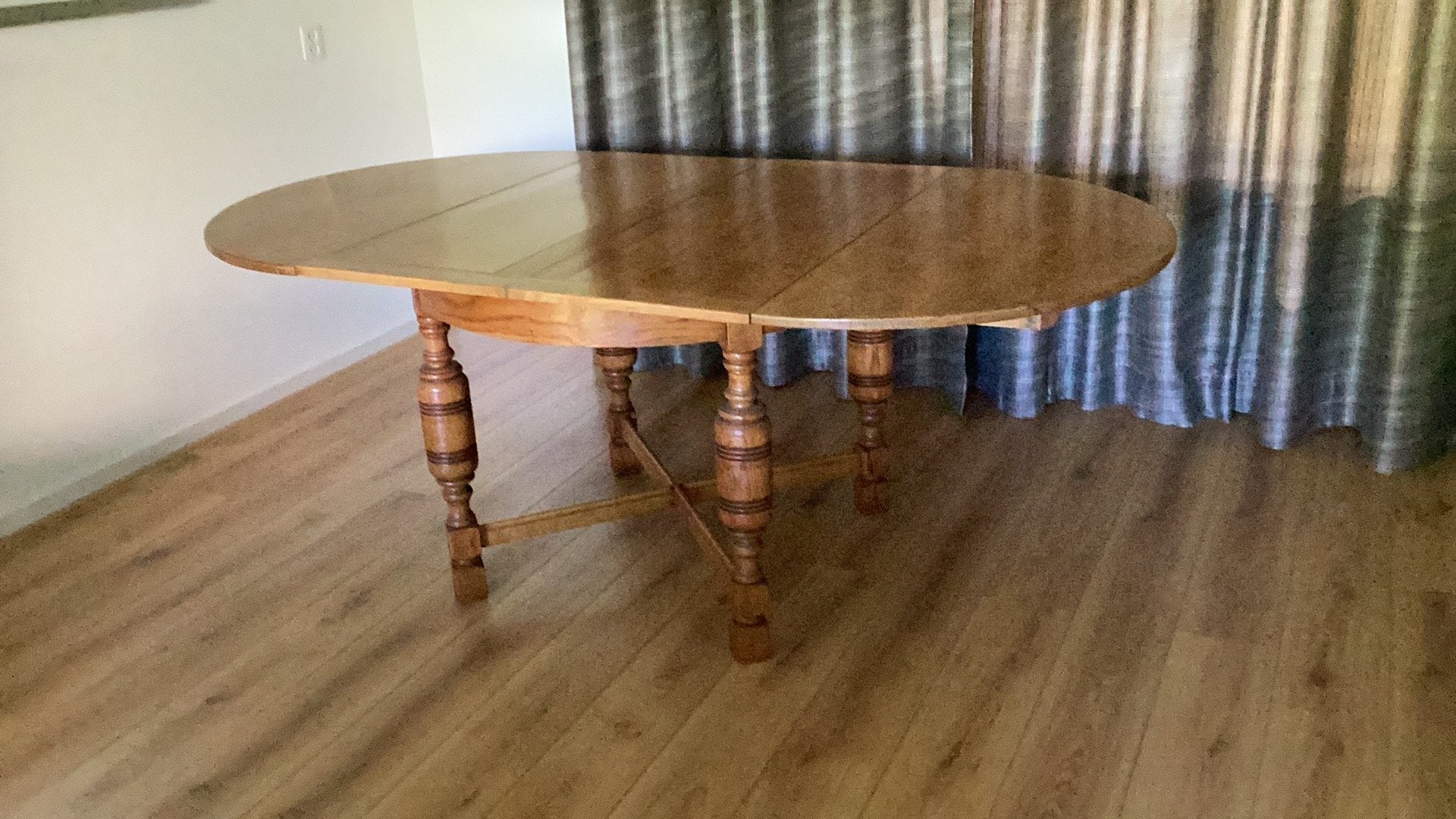 Antieke eiken houten robuuste eettafel met twee losse bladen, Ophalen