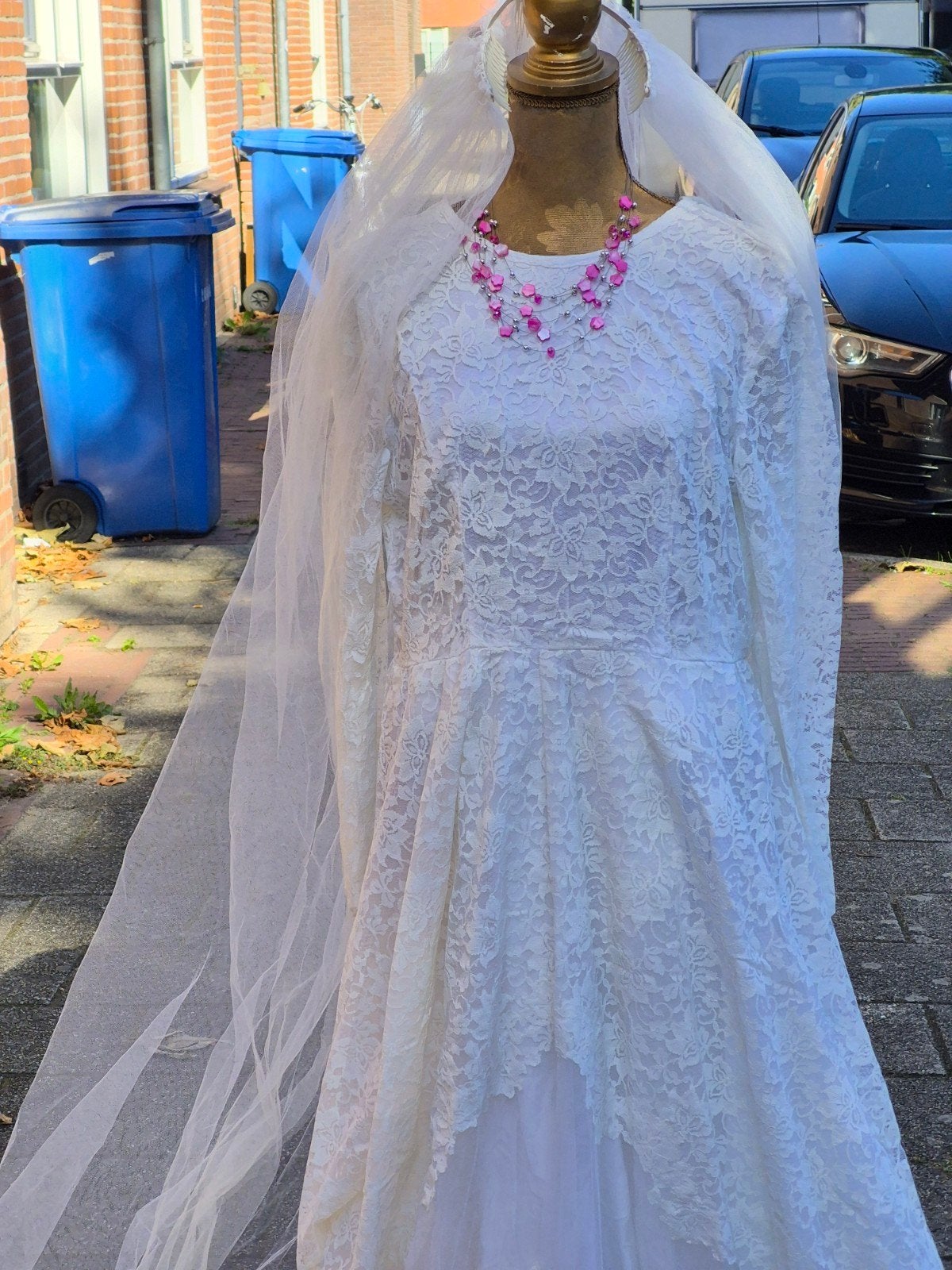 Antieke Trouwjurk met Lange Sleep - Maat 36/38, Ophalen of Verzenden, Gedragen, Wit, Trouwjurk