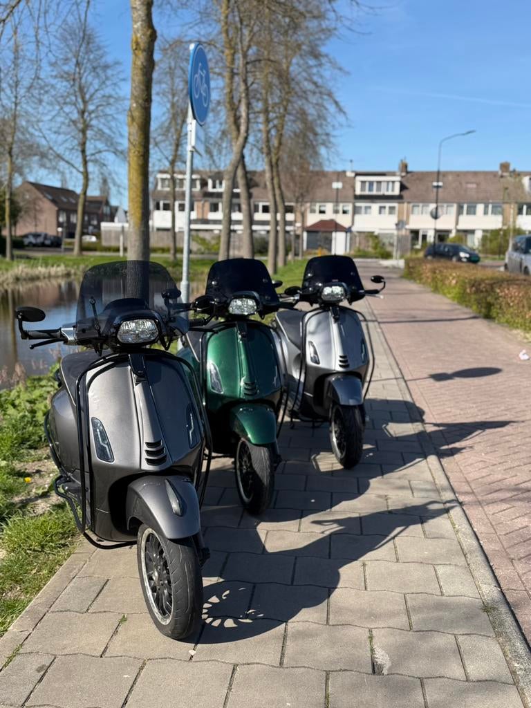 Vespa sprint custom, Fietsen en Brommers, Scooters | Vespa, Ophalen, Zo goed als nieuw, Benzine