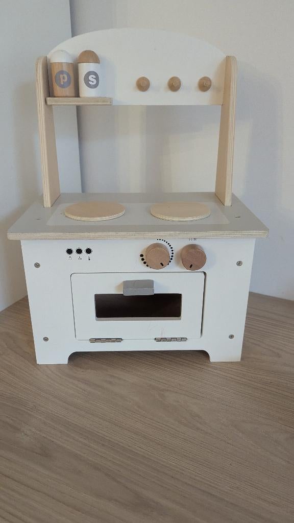 Keukentje tafel formaat van Petit Amelie, Ophalen, Zo goed als nieuw, Speelkeuken