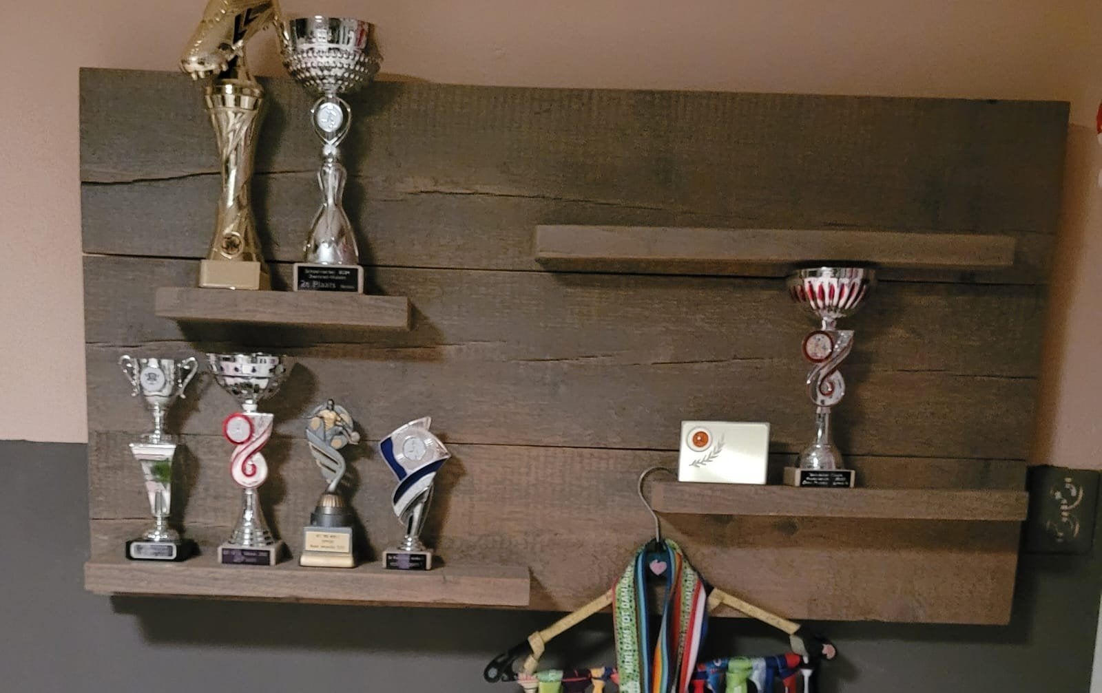 Mooie houten wandplank, Ophalen, Zo goed als nieuw