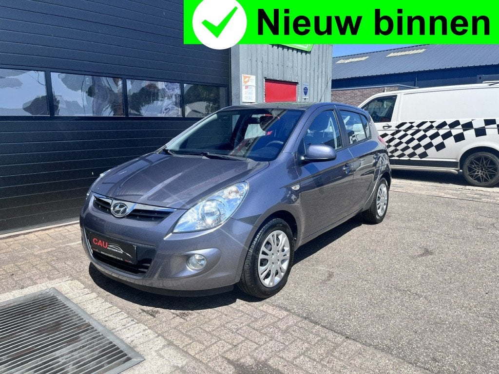 Hyundai i20 1.4i Dynamic Dealer ondh|Airco|Uniek (bj 2009), Auto's, Zwart, 4 cilinders, 1396 cc, Bedrijf