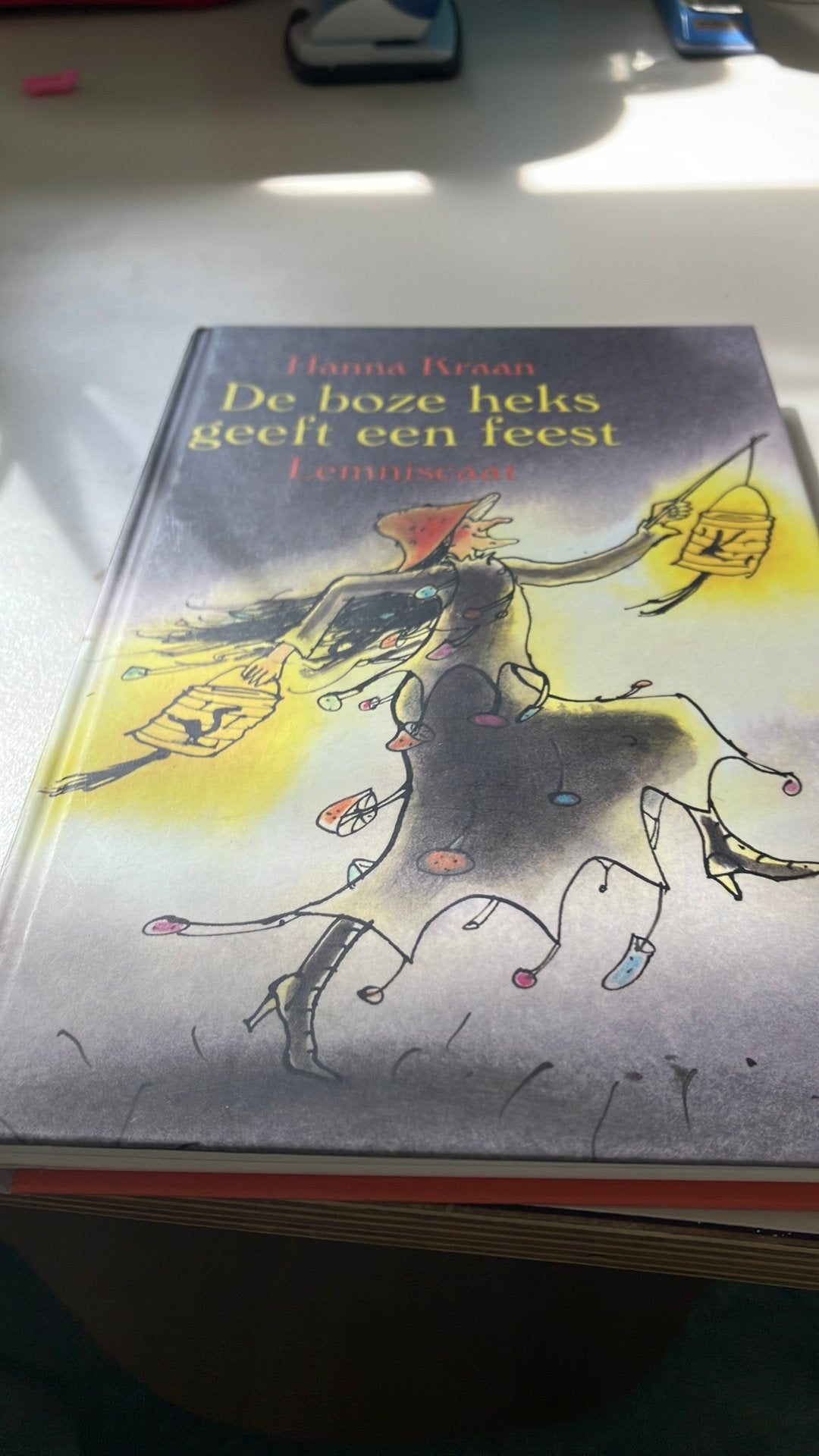 Hanna Kraan - De boze heks geeft een feest, Fictie algemeen, Ophalen of Verzenden, Zo goed als nieuw, Hanna Kraan