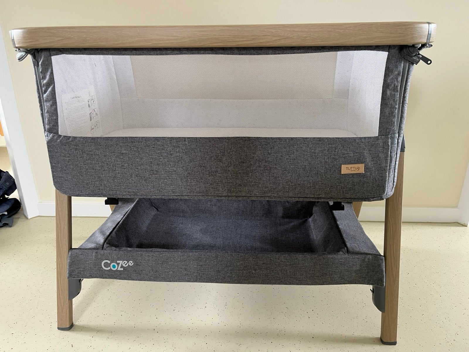 Co-sleeper, tutti bambini, Cozee, donkergrijs, Kinderen en Baby's, Babywiegjes en Ledikanten, Ophalen, Zo goed als nieuw, Wieg