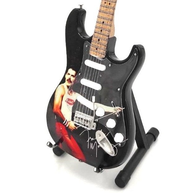 Freddie Mercury Queen zwart miniatuur gitaar 25cm decoratie, Info@deconoord.nl, Deco Noord, Nieuw, Ophalen of Verzenden