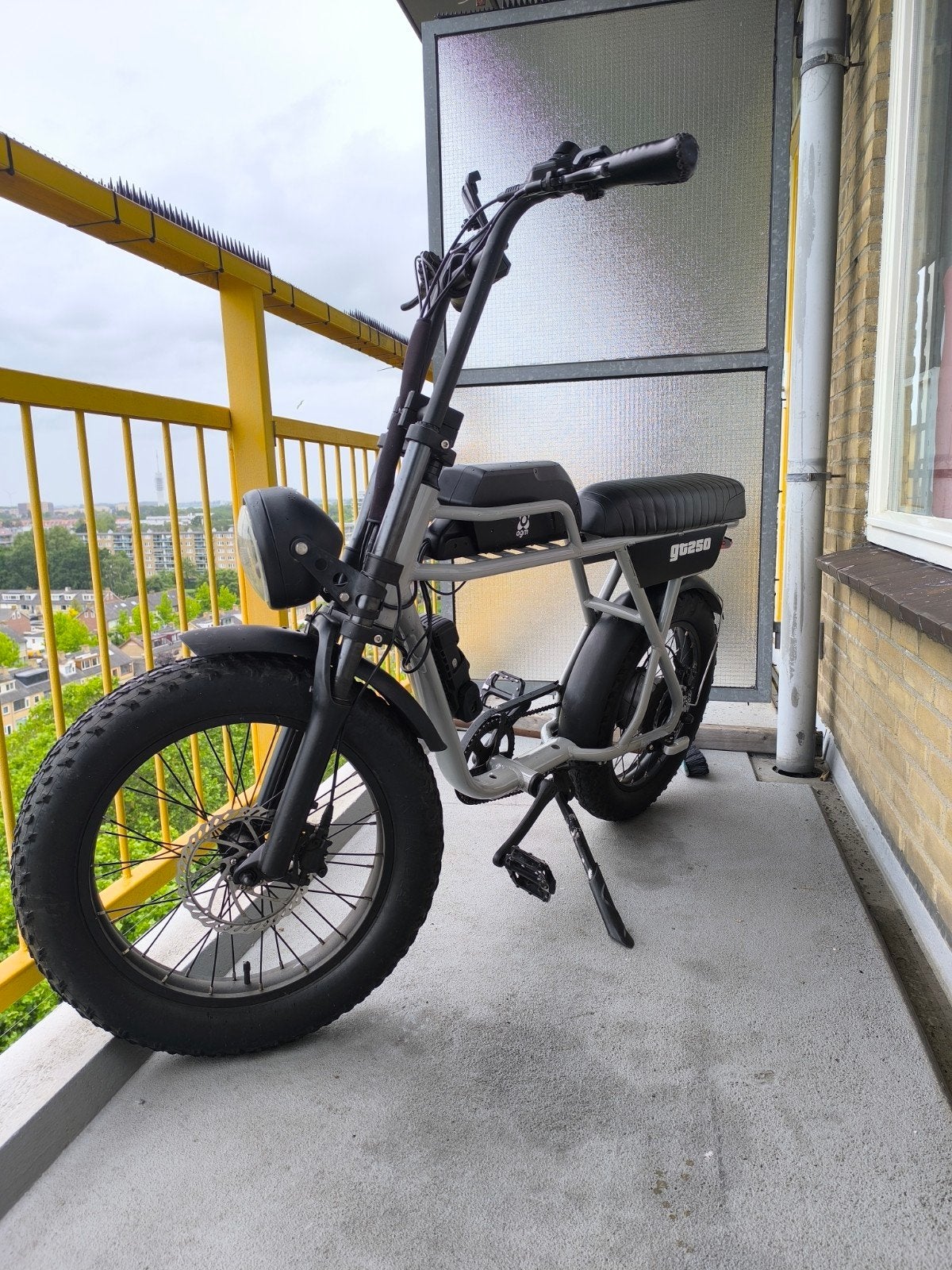 Fatbike Zeer netjes en compleet. AGM GT250 Grey, Ophalen, Zo goed als nieuw, 50 km per accu of meer