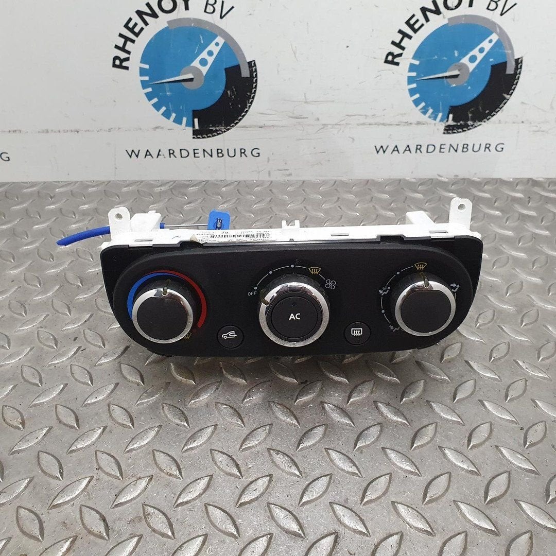 RENAULT CLIO KACHEL BEDIENINGSPANEEL 2014, Ophalen of Verzenden, Gebruikt, Stiba lid