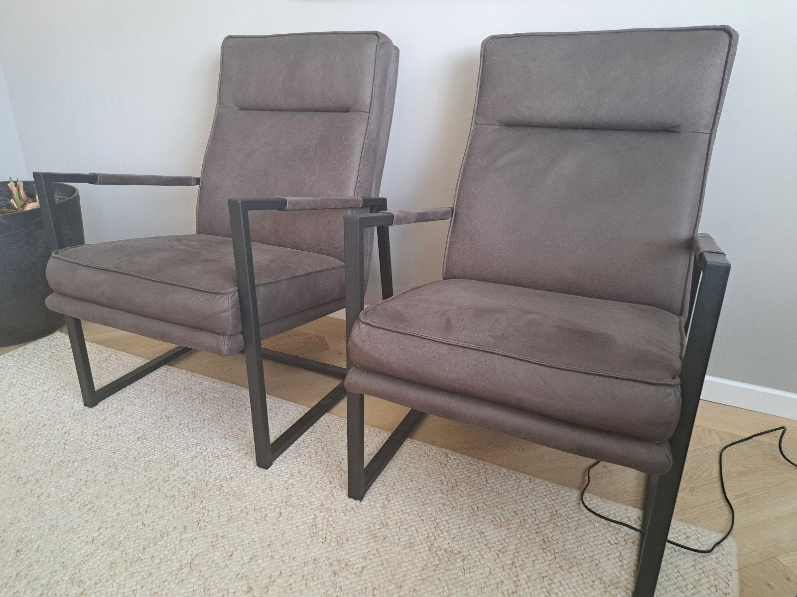 Twee antraciet/taupe fauteuils, Ophalen, 75 tot 100 cm, Zo goed als nieuw, Stof