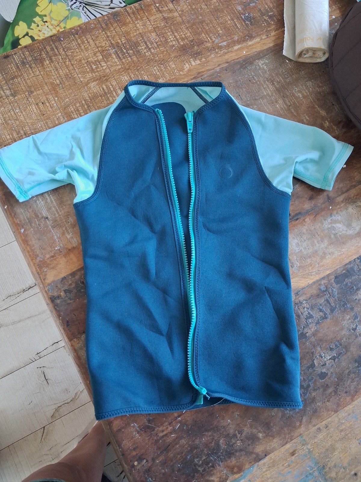 Decathlon neopreen UV-hesje voor kind 7-10 jr (valt klein), Gebruikt, UV-zwemkleding, Jongen of Meisje, Ophalen of Verzenden