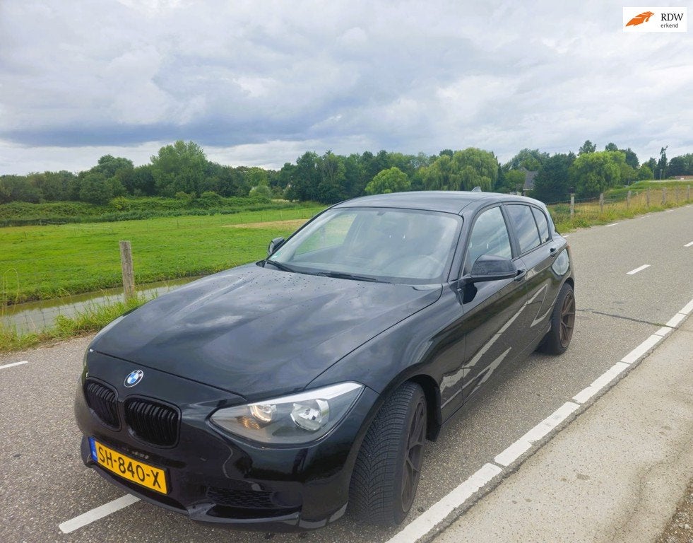 BMW 1-serie 116i EDE Business+, Auto's, 1-Serie, Gebruikt, 4 cilinders, Zwart