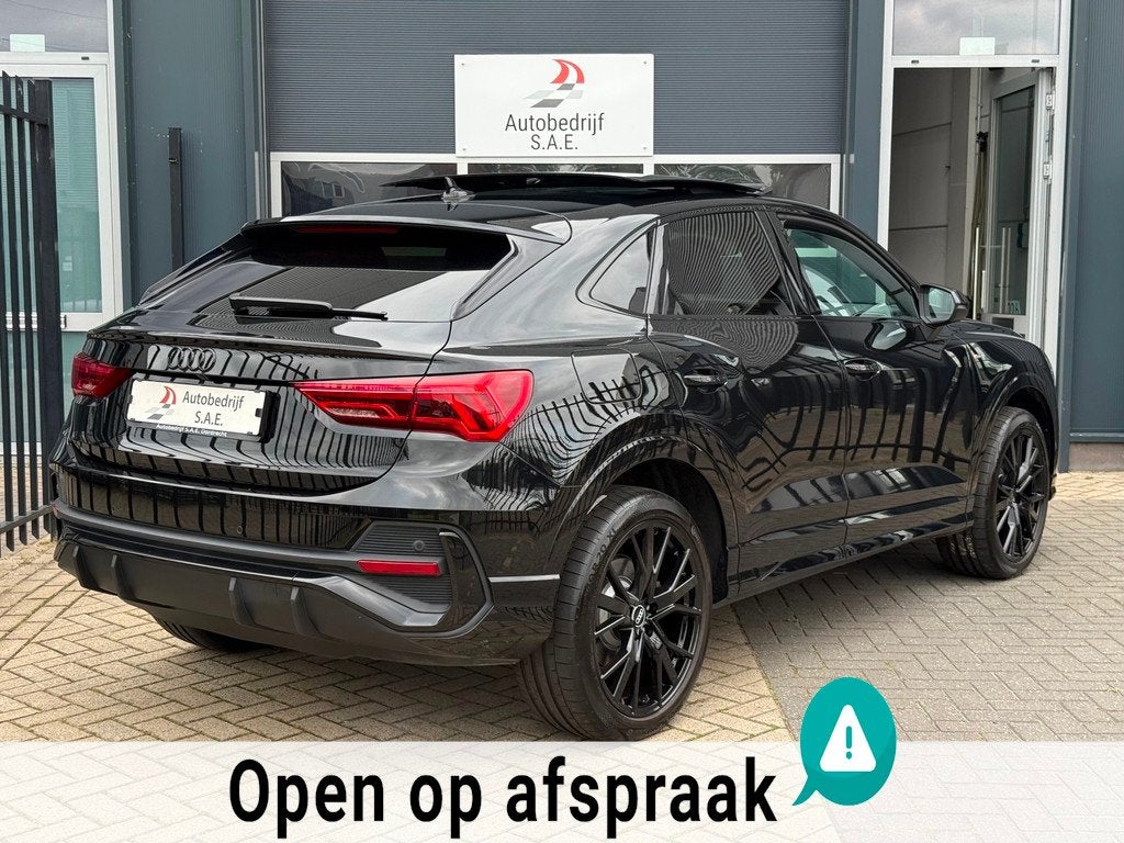 Audi Q3 Sportback 45 TFSI e 3x S-Line 360 PANO SONOS SFEER T, Auto's, Audi, Gebruikt, Euro 6, Automatische klimaatregeling, Zwart
