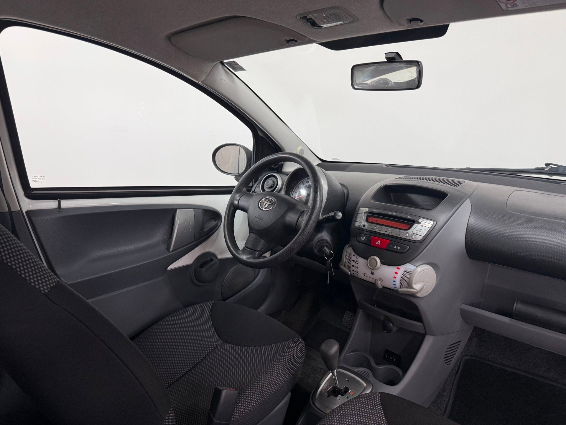 Toyota Aygo 1.0-12V Comfort Navigator Airco/Automaat/KM, Auto's, Dealer onderhouden, Stof, Gebruikt, Huisgarantie