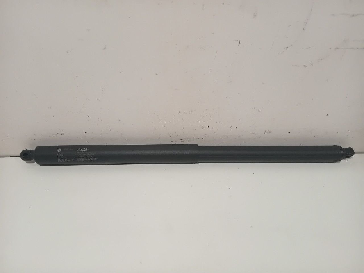 Elektrische achterklep opener links Volkswagen Passat, Onderdelen@venauto.nl, Van der Ven Autorecycling B.V., Gebruikt, Ettenseweg 76, 4706 PB Roosendaal, The Netherlands