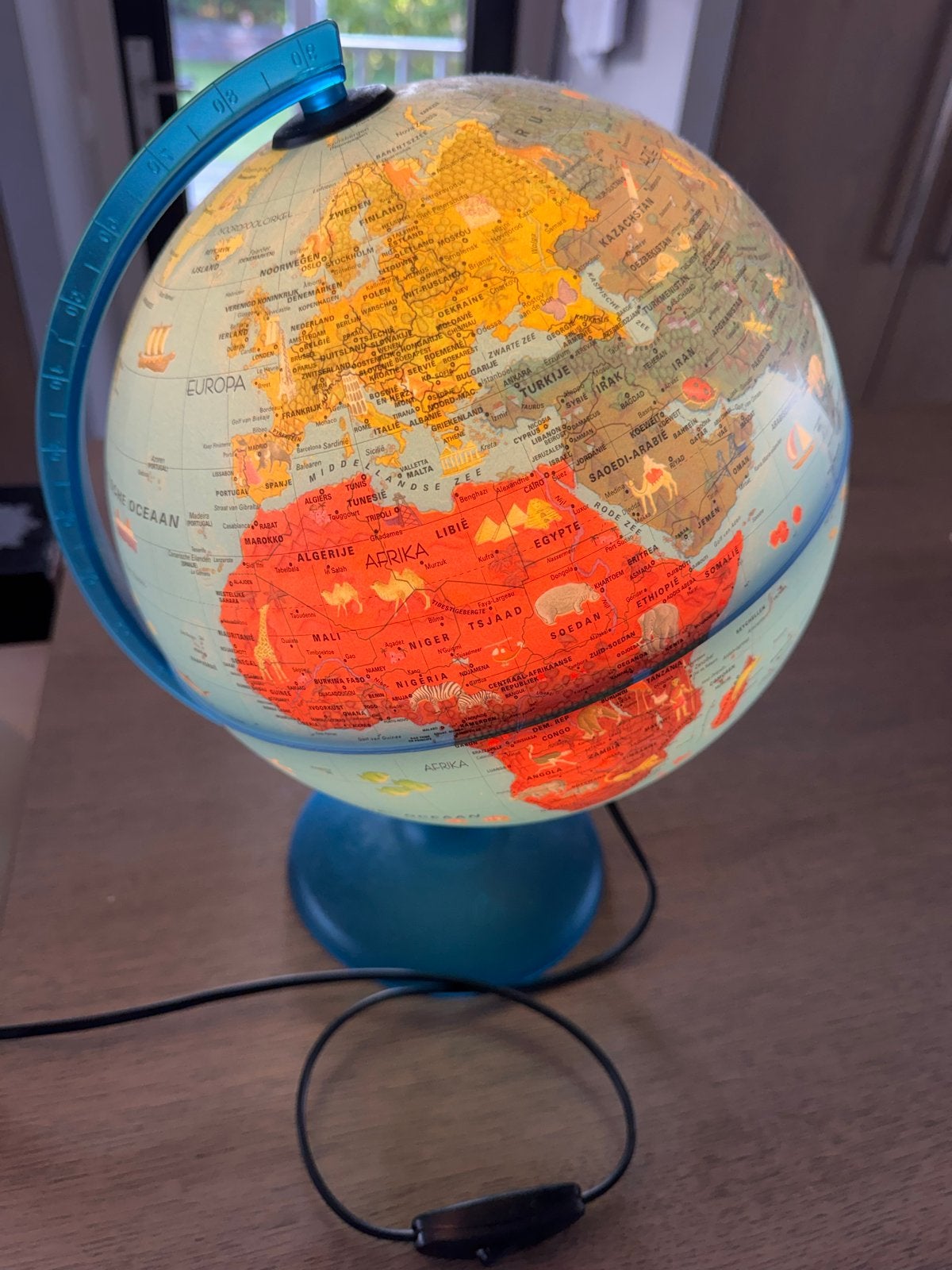 Verlichte Wereldbol - Educatief en Decoratief, Ophalen, Kunststof, Draaibaar, Zo goed als nieuw