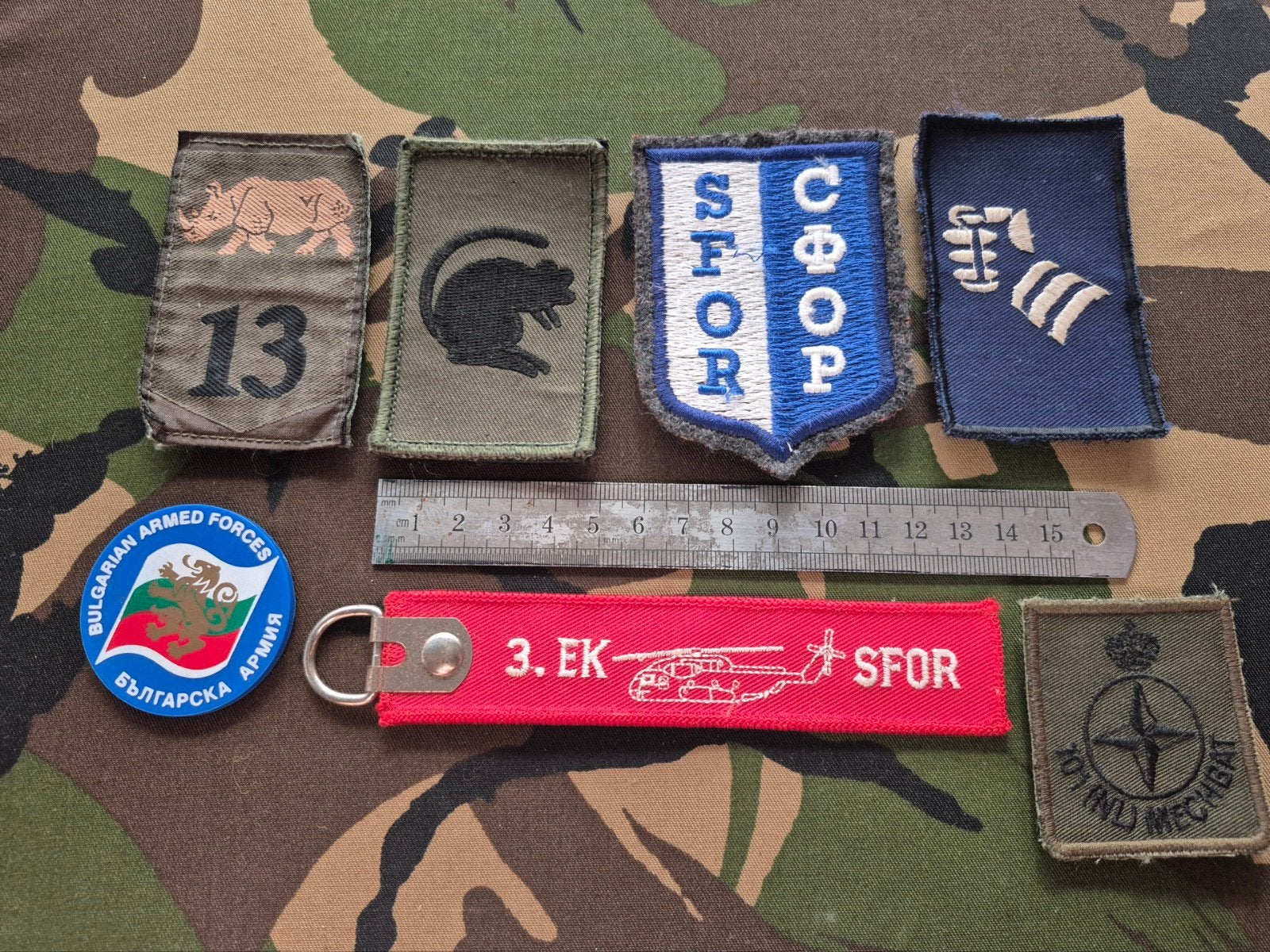 Diverse SFOR emblemen, Ophalen of Verzenden, Landmacht, Nederland, Embleem of Badge