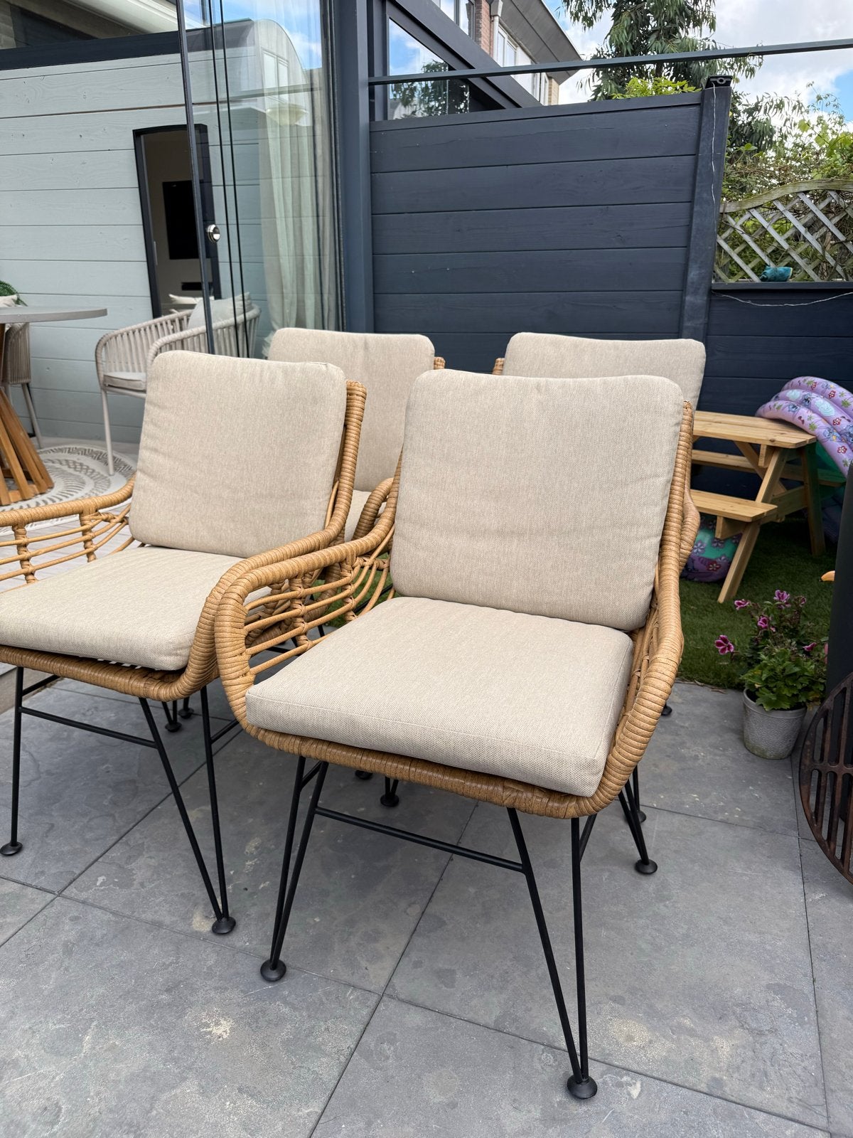 Zo goed als nieuwe Carlos dining tuinstoelen met kussens, Tuin en Terras, Tuinstoelen, Zo goed als nieuw, Wicker, Ophalen