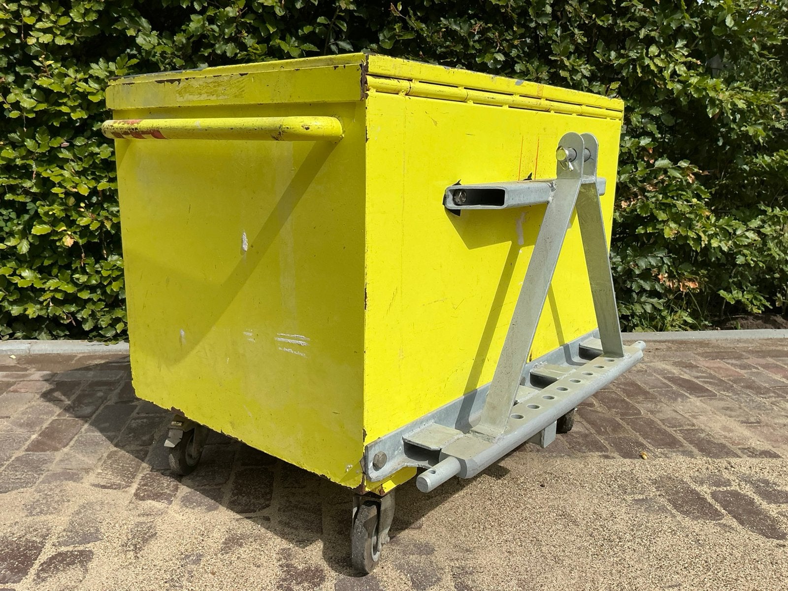 Bosbouw materiaalbak afsluitbaar, Ophalen, Gebruikt