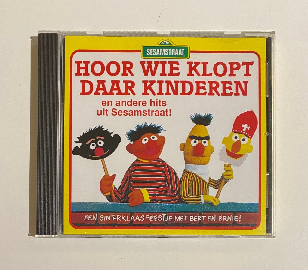 CD: Bert En Ernie - Hoor Wie Klopt Daar Kinderen 1995 NL, Cd's en Dvd's, Inclusief boekje, Gebruikt, Tot 2 jaar, Ophalen of Verzenden