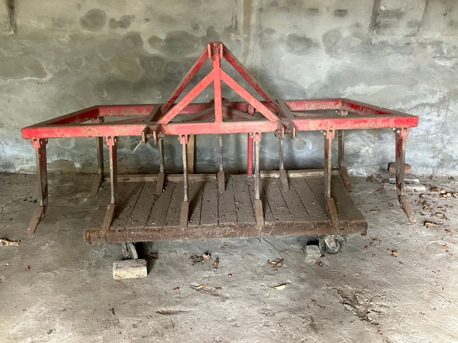 Woeler/cultivator voor achter trekker. (11 tanden), Ophalen, Zo goed als nieuw