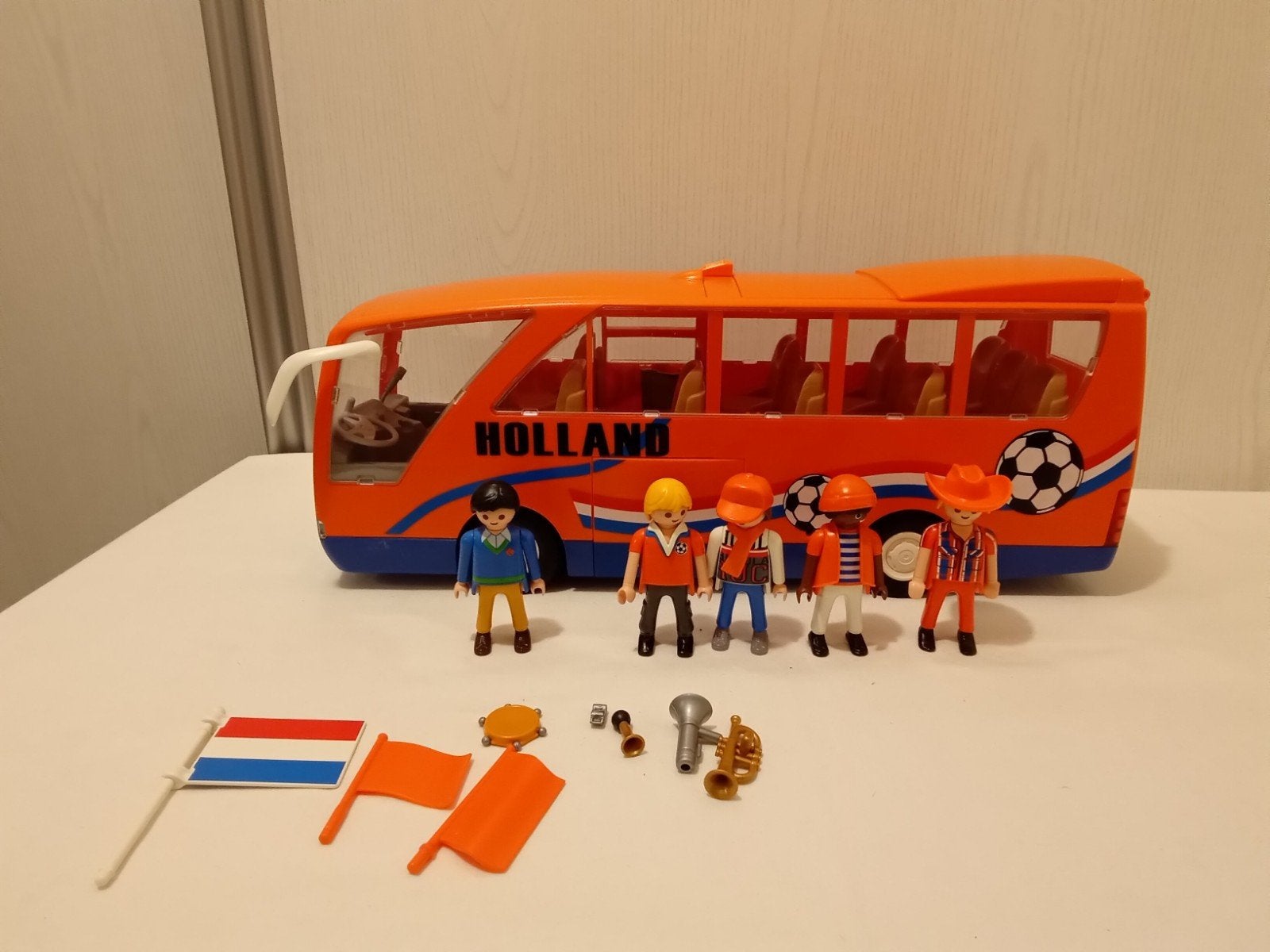5025 Playmobil oranje supporters bus compleet, Ophalen of Verzenden, Gebruikt, Complete set