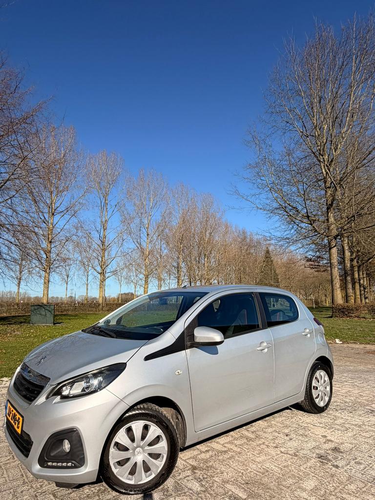 Peugeot 108 1.0 12V E-vti 51KW 5DR 2016 Grijs, Auto's, Voorwielaandrijving, Stof, Zwart, 4 stoelen