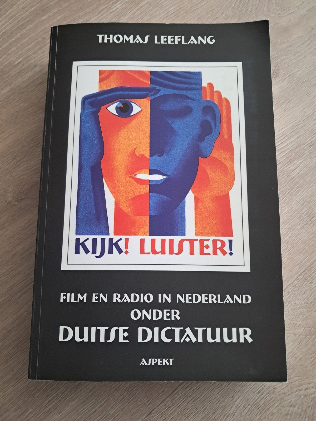 Kijk! Luister! Film en radio in NL onder Duitse dictatuur, Ophalen of Verzenden, Zo goed als nieuw, Thomas Leeflang, Vakgebied of Filmindustrie