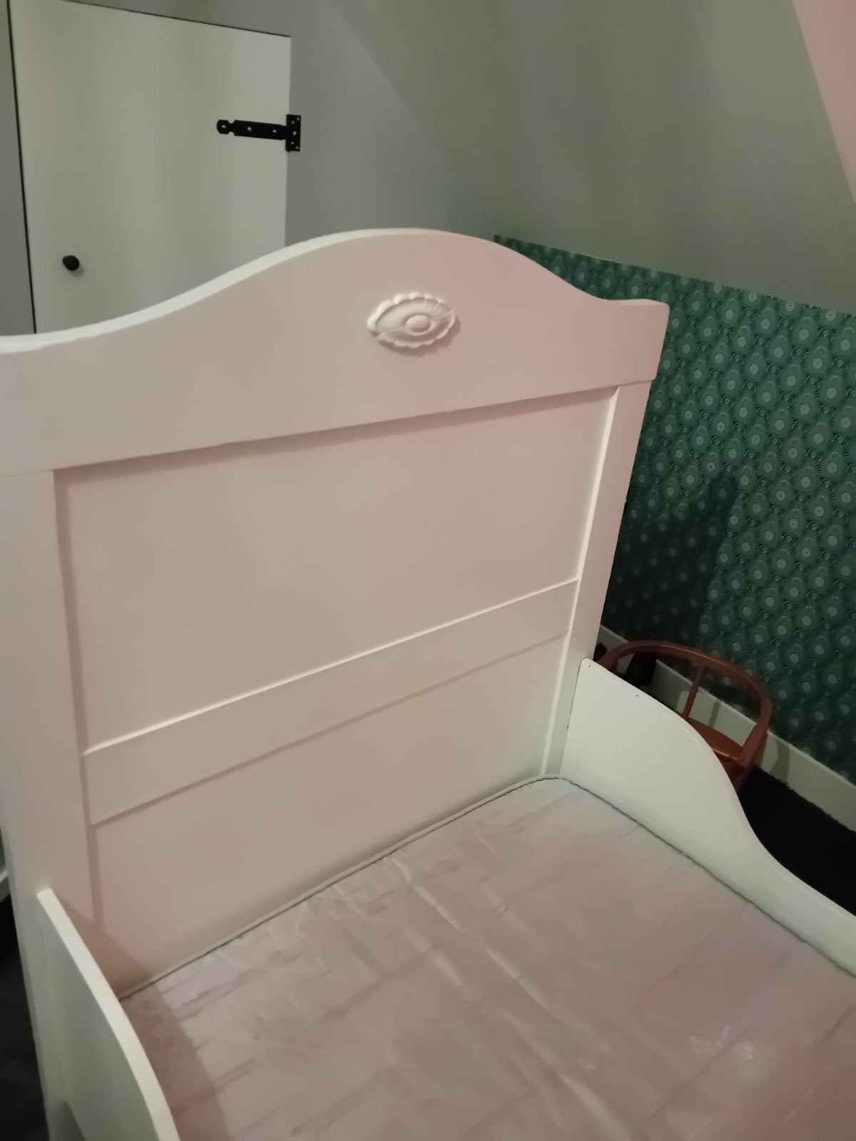 Meidenbed te koop, Ophalen