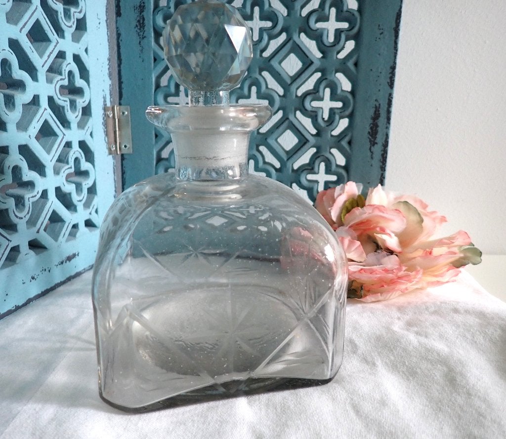 Oud karafje van geslepen glas, Verzenden