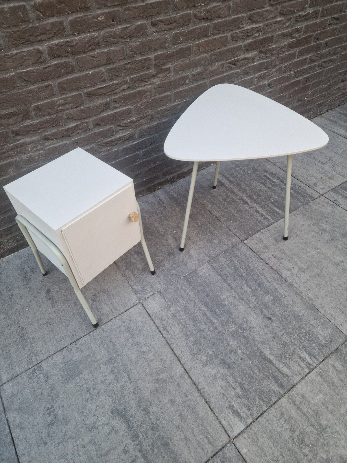 Vintage bijzettafel en nachtkastje - Crème wit, Ophalen, Minder dan 45 cm, Minder dan 55 cm, Gebruikt