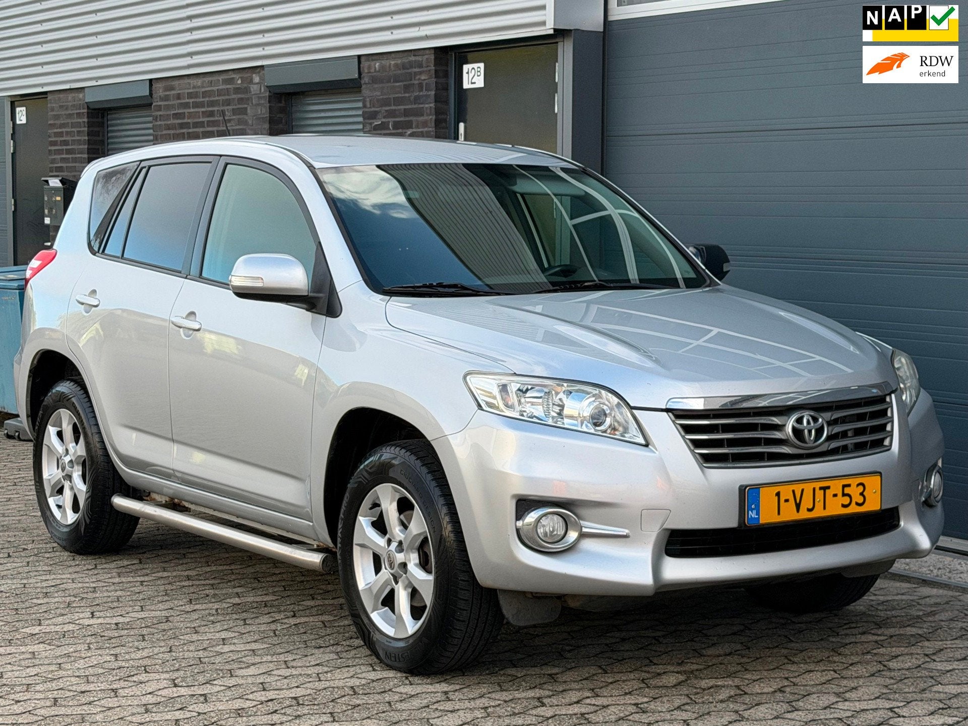 Toyota RAV4 2.2 D-4D GRIJS-KENTEKEN CLIMA TREKHAAK PDC CRUIS, Auto's, Euro 5, Stof, Gebruikt, 4 cilinders
