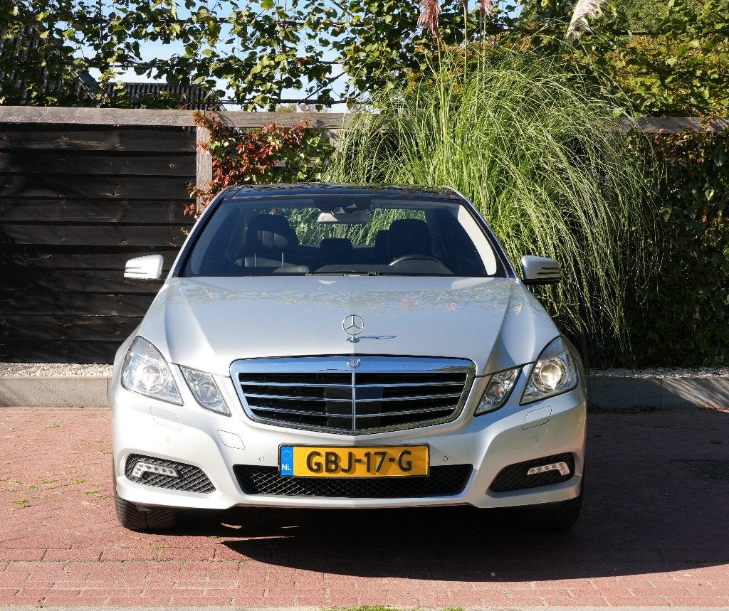 Mercedes-Benz E350 CGI Avantgarde Vol opties Youngtimer!, Auto's, Automaat, Achterwielaandrijving, Zwart, 2000 kg