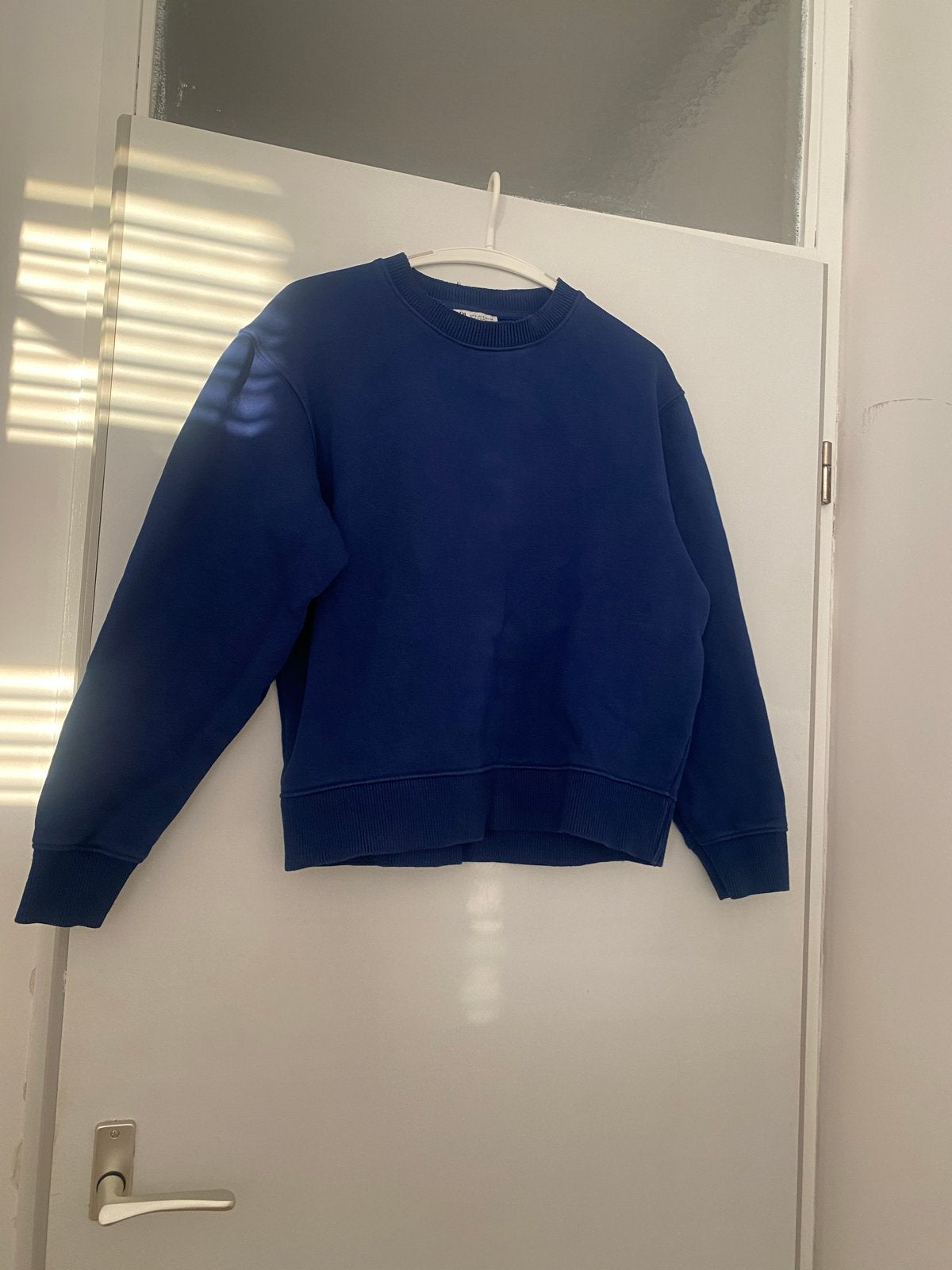 Donkerblauwe sweater - Comfortabel en stijlvol, Ophalen of Verzenden, Zo goed als nieuw, Maat 38/40 (M), Blauw
