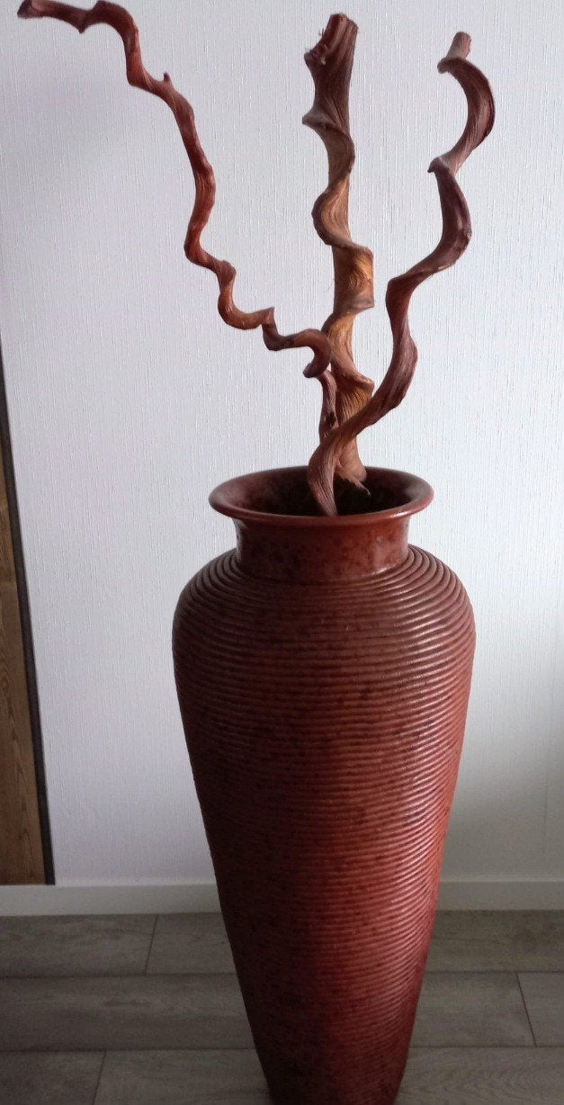 Grote terracotta vaas met decoratieve takken, Huis en Inrichting, Ophalen, Bruin, Zo goed als nieuw, 100 cm