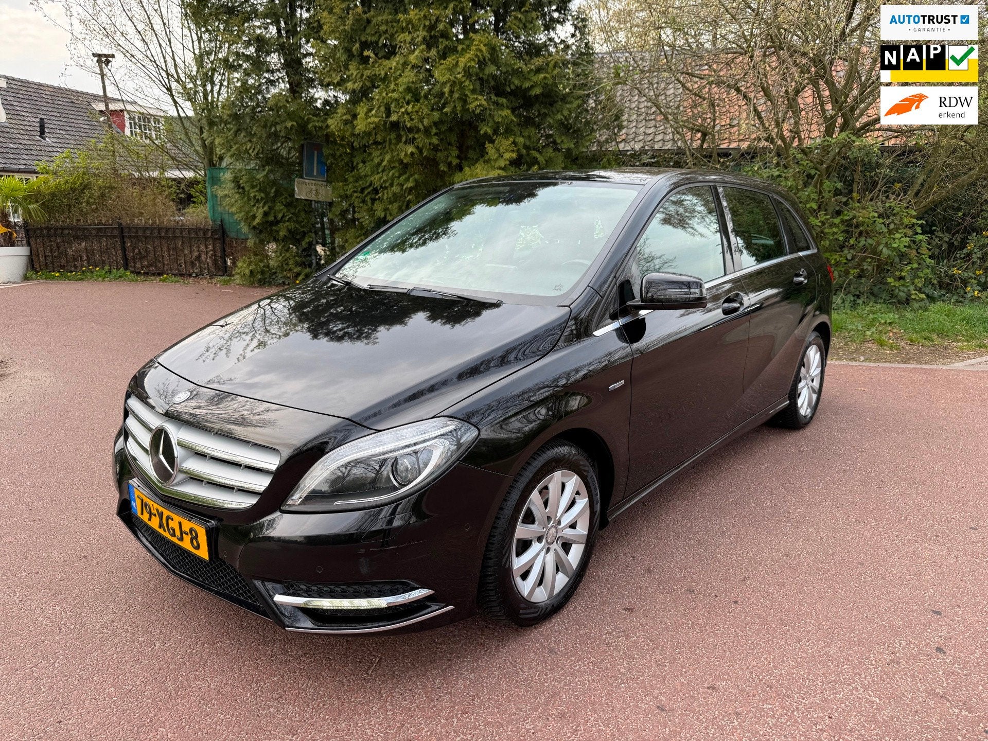 Mercedes-Benz B-klasse 180 Ambition / Navi / Leder / Airco /, Auto's, Voorwielaandrijving, Euro 5, Gebruikt, 1295 kg
