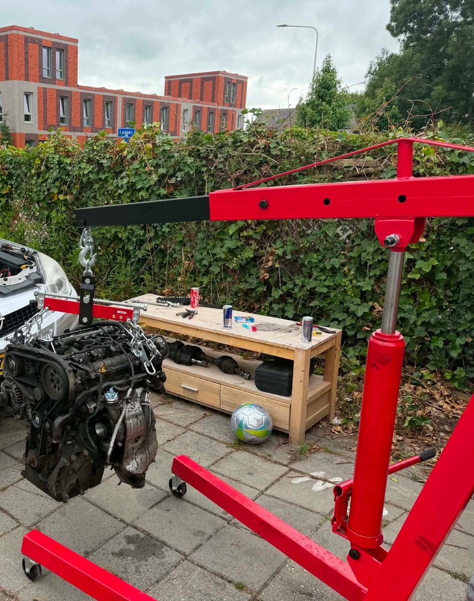 Motorblokkraan / werkplaatskraan 2 Ton plus evenaar te huur, Ophalen