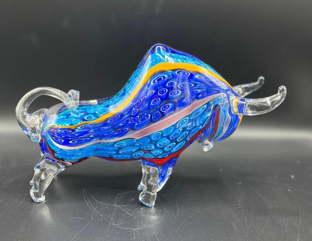 Mooie stier van glas.