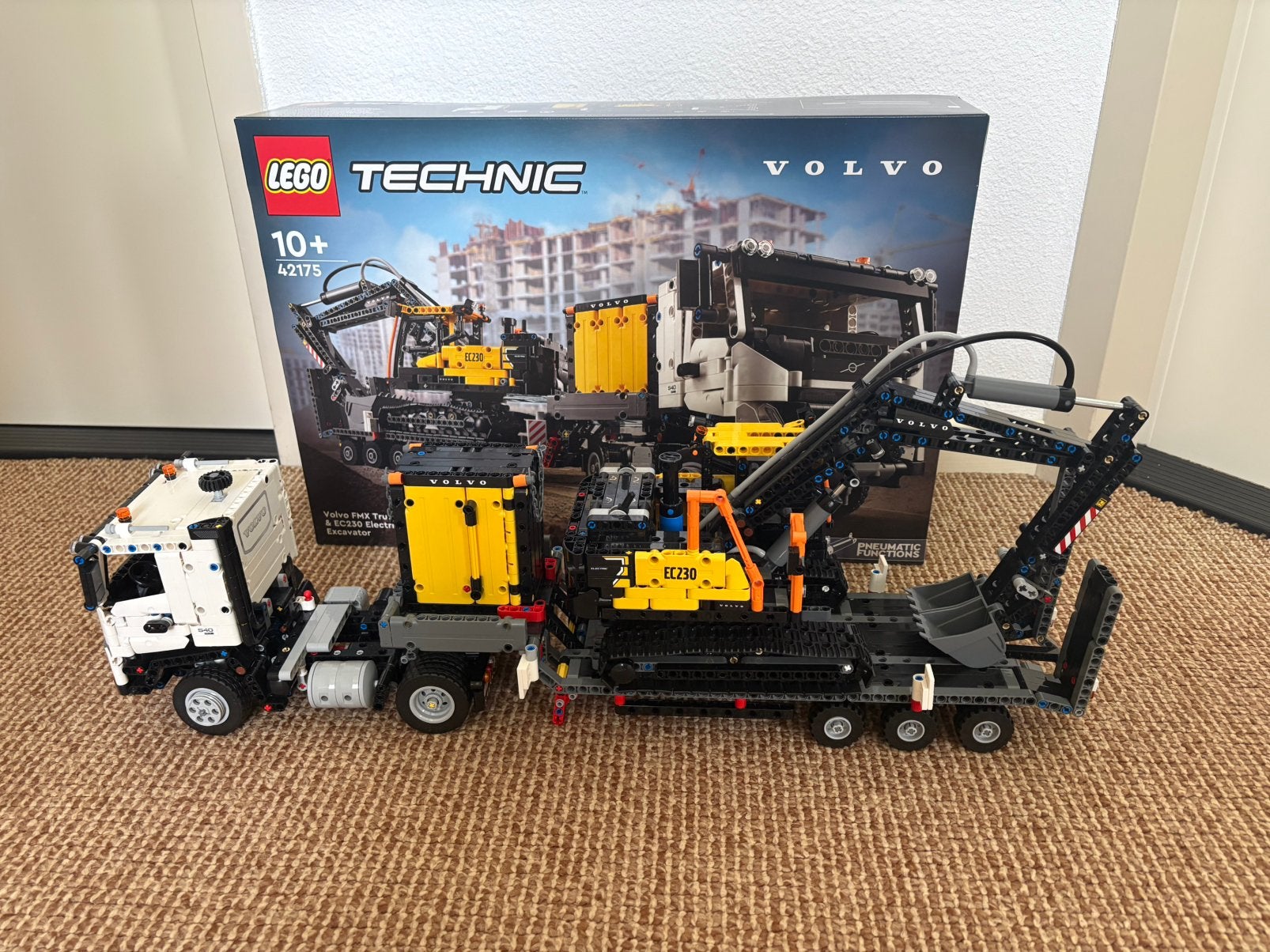 Zgan LEGO 42175 Volvo FMX Truck EC230 Electric Excavator, Kinderen en Baby's, Speelgoed | Duplo en Lego, Ophalen, Lego, Zo goed als nieuw