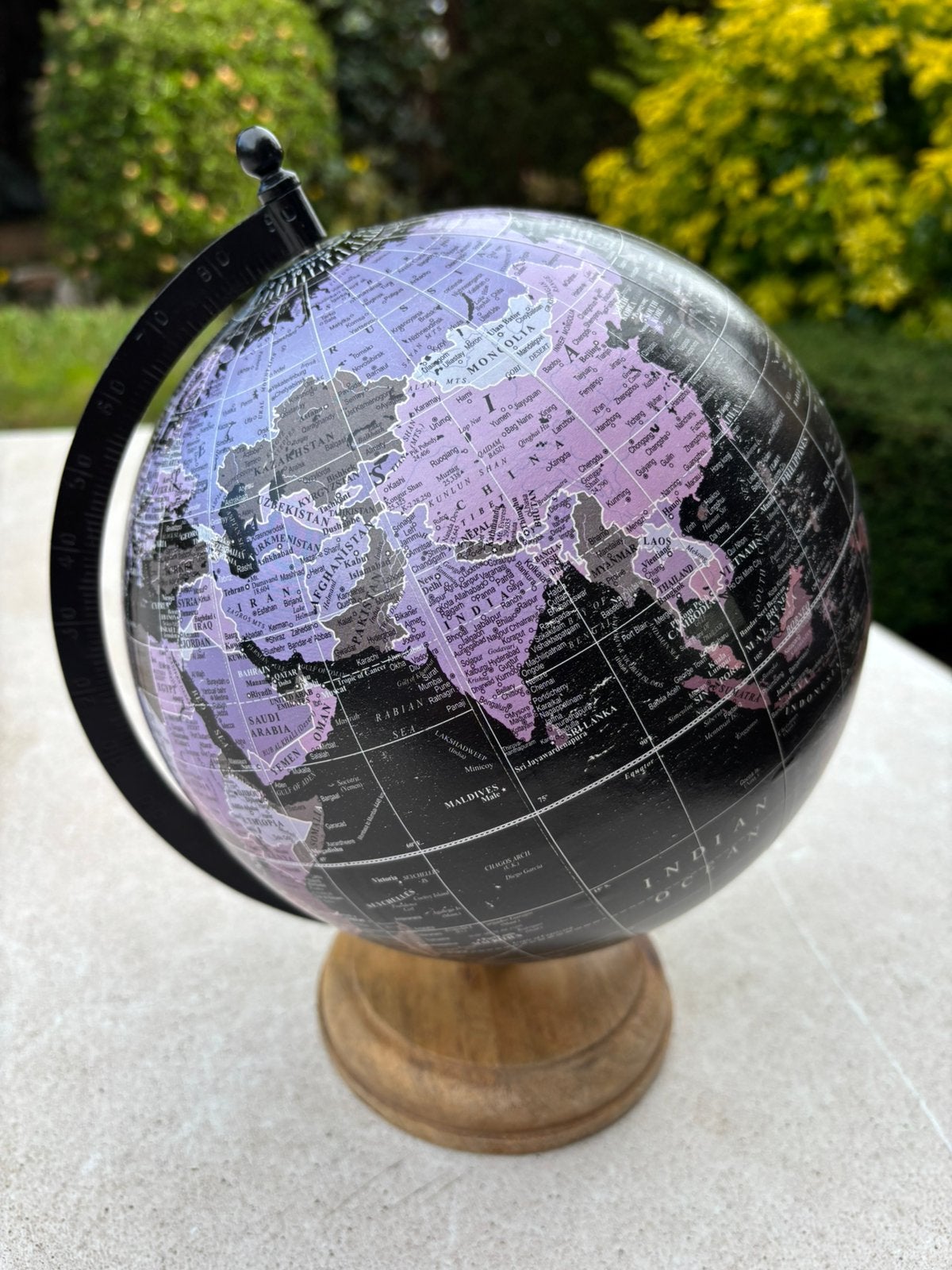Wereldbol globe aarde kleuren paars en zwart, Ophalen of Verzenden, Draaibaar, Zo goed als nieuw