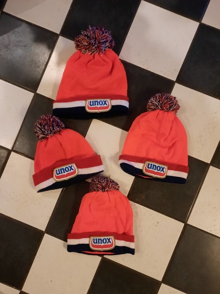 nog 4x unox muts 2x unox efteling muts 3x sjaal handschoenen, Unox, Maat 48/50 (M), Nieuw, Ophalen of Verzenden