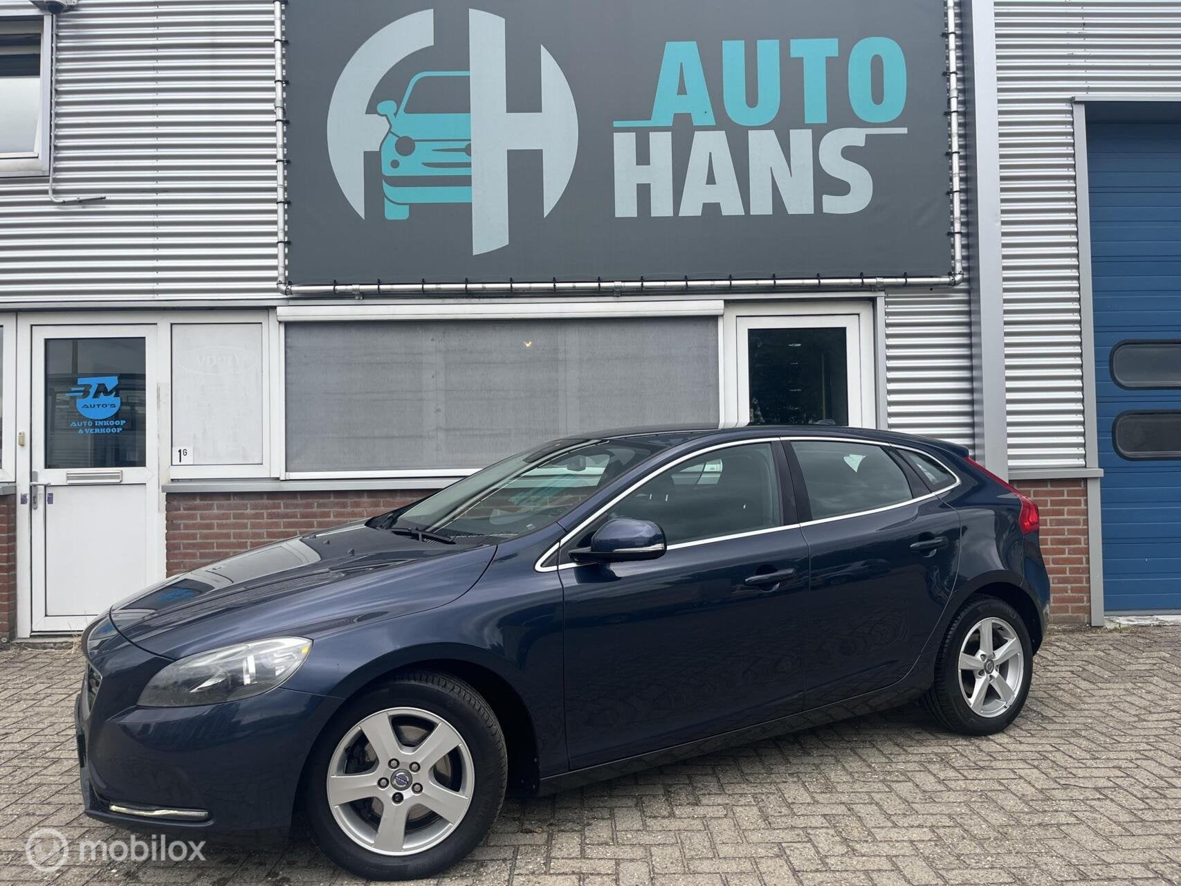 Volvo V40 1.6 T3 Momentum | orig NL | climate | cruise | nav, Voorwielaandrijving, Stof, Gebruikt, Zwart