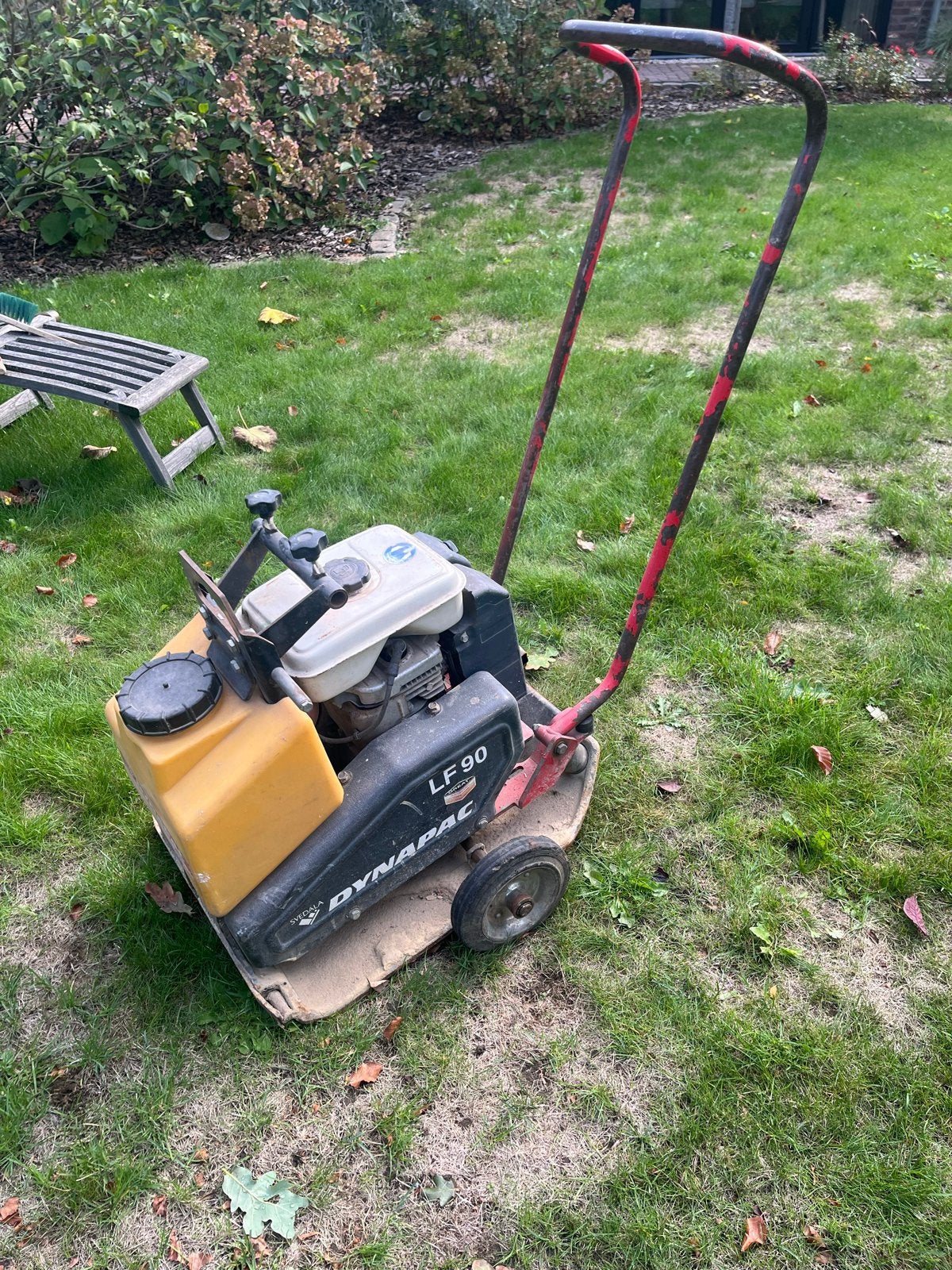 Dynapac LF90 trilplaat - Goed werkend, Ophalen