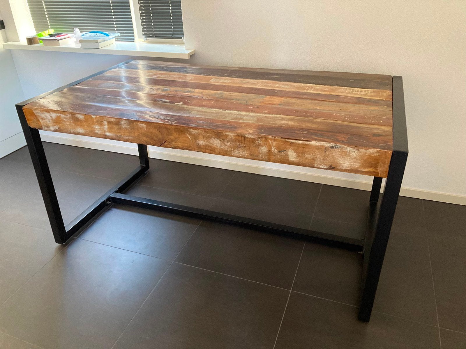 scheeps houten tafel met metalen poten 159*90, 50 tot 100 cm, Zo goed als nieuw, 150 tot 200 cm, Vier personen