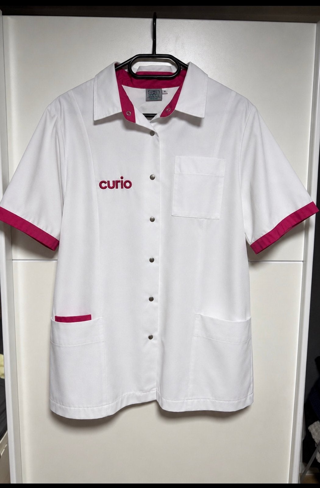 Curio zorg jas - Wit met roze accenten, Kleding | Dames, Overige Dameskleding, Ophalen of Verzenden, Zo goed als nieuw